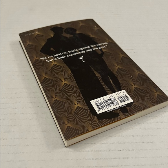 🍉Any books 2/$12 Like New The Great Gatsby by F. Scott Fitzgerald paperback book - Picture 2 of 3